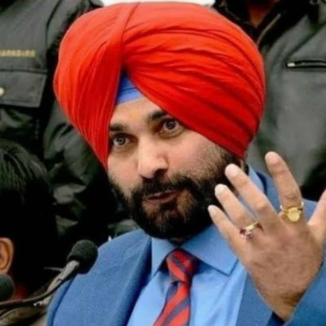 नवजोत सिंह सिद्धू ने आम आदमी पार्टी की तारीफ में किया ट्वीट, सियासी पारा चढ़ा
