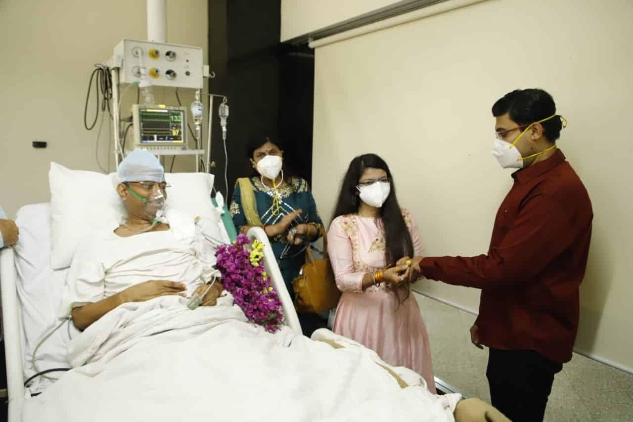National Doctors Day 2021 : कोरोना पॉजिटिव होने के बाद भी लोगों का करते रहे इलाज, पढ़ें डॉ. शैलेंद्र दुबे की कहानी