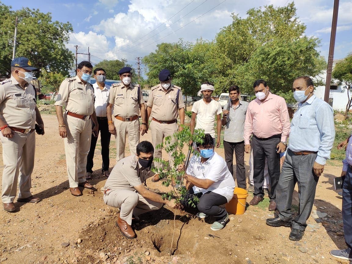 Shivpuri : कलेक्टर और पुलिस अधीक्षक ने किया पिछोर का निरीक्षण