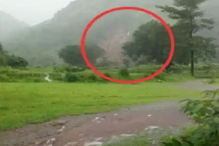बड़ी दुर्घटना: चट्टान खिसकने से 36 लोगों की मौत, 80-90 शव के मलबे में दबे होने की आशंका
