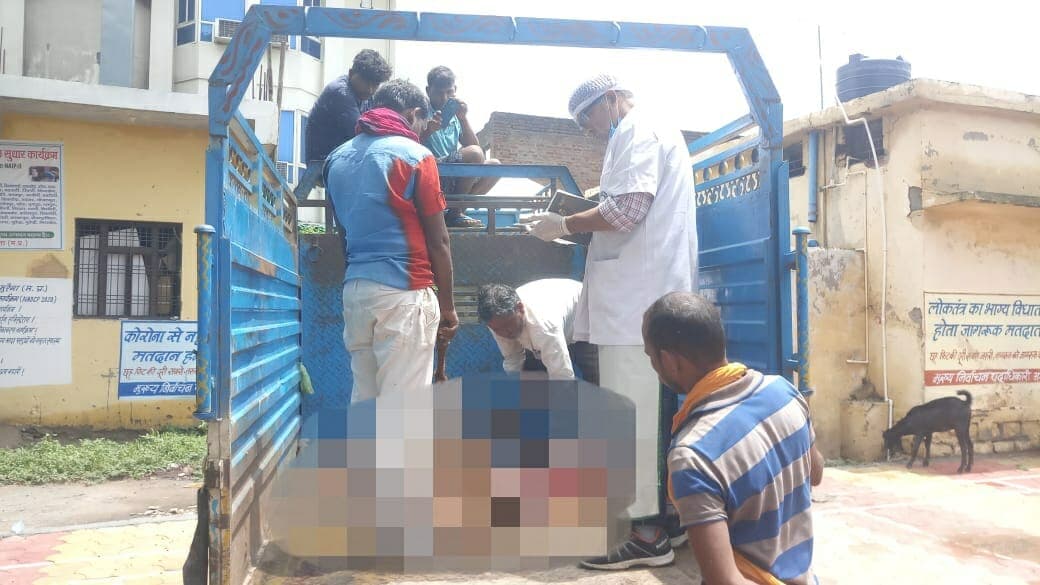 Morena: पशु डॉक्टरों की बड़ी लापरवाही आई सामने, 4 बकरियों का गाड़ी में कर डाला पोस्टमार्टम