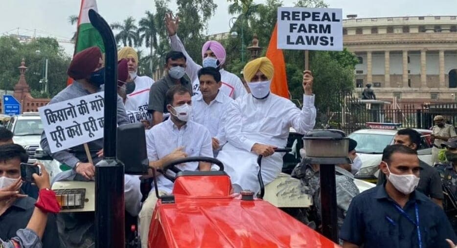 ट्रैक्टर चलाकर संसद भवन पहुंचे राहुल गांधी, कहा- “कृषि कानून वापिस हों”