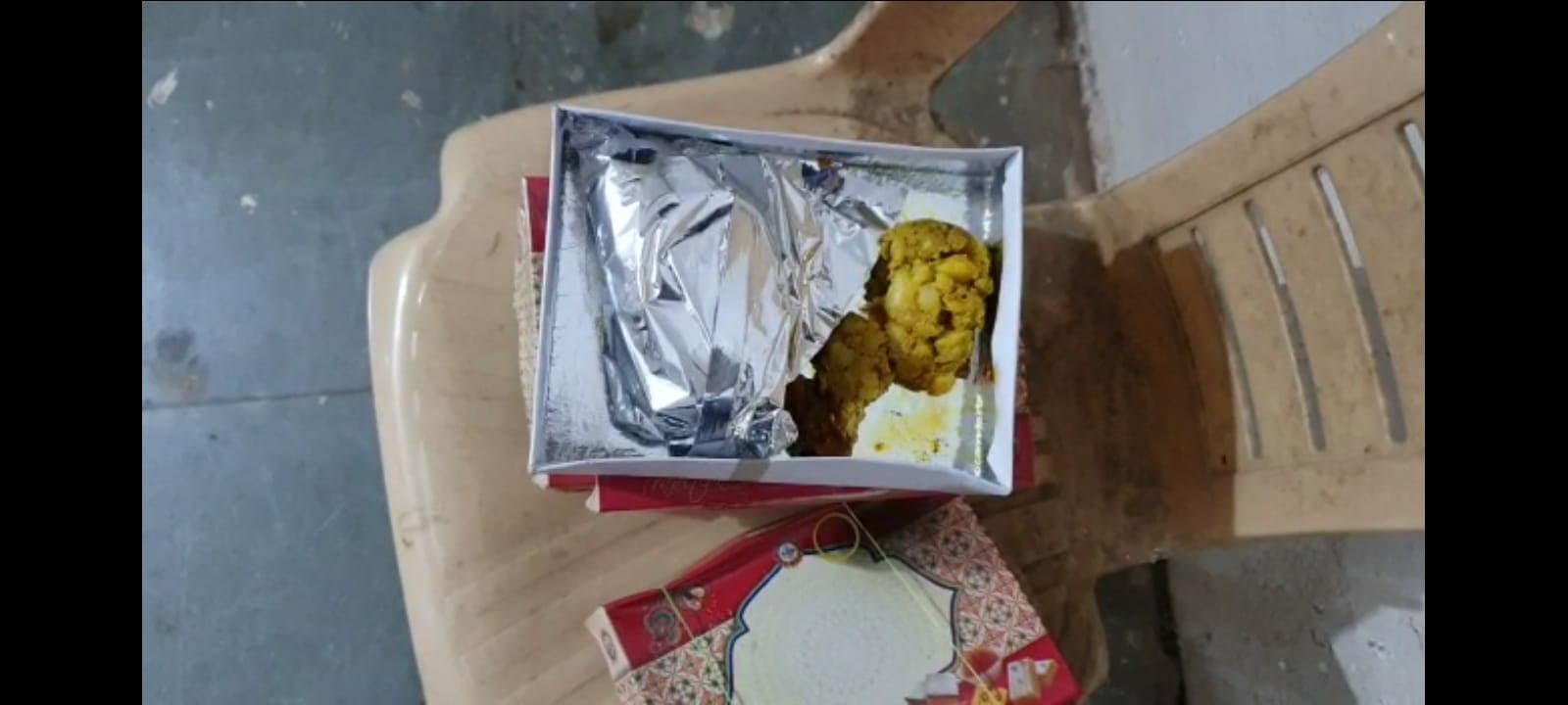 Jabalpur: वैक्सीनेशन सेंटर में तैनात कर्मचारियों को परोसा जा रहा खराब खाना, अधिकारीयों ने दिया जांच का आश्वासन
