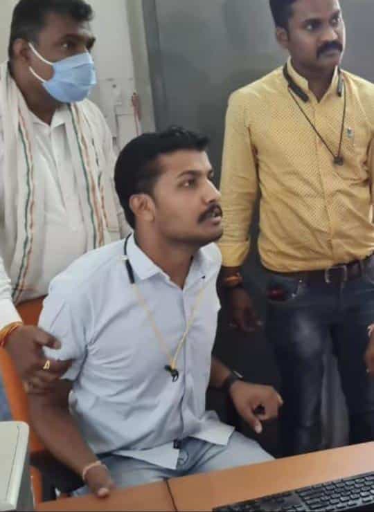 Dewas News: 10 हजार की रिश्वत लेते धराया तहसीलदार का रीडर, EOW की कार्रवाई