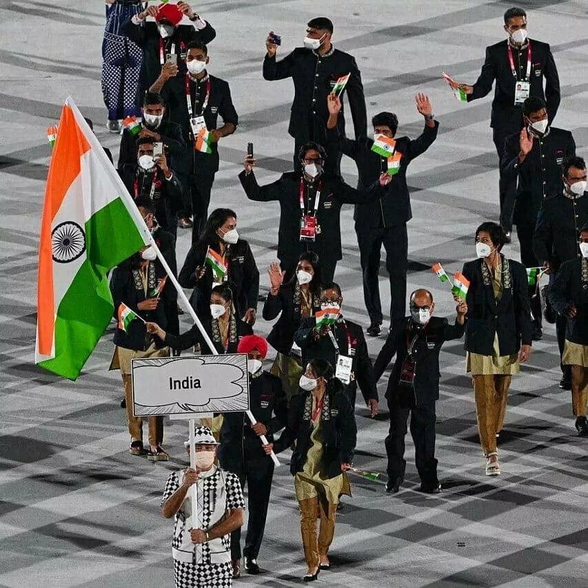 Tokyo Olympic 2021 का भव्य शुभारंभ, तिरंगा लेकर मैरिकॉम और मनप्रीत ने किया नेतृत्व