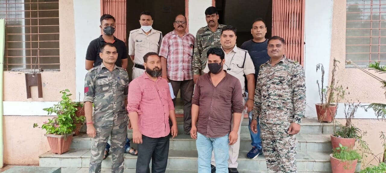 Balaghat: पुलिस ने 21 किलो गांजे के साथ 2 तस्करों को पकड़ा