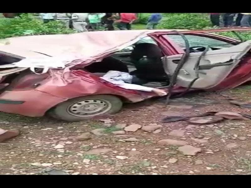 Sagar Accident : तेज रफ़्तार कार खाई में गिरी, दो की मौत, दो की हालत गंभीर