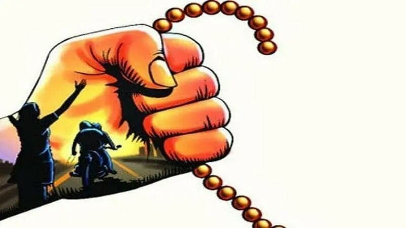 Indore News: बेखौफ लुटेरों ने पुलिस थाने से मात्र 50 कदम की दूरी पर की महिला से लूट !
