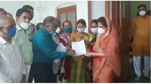 MP के संविदा कर्मचारियों में रोष, 7वें वेतनमान की मांग, BJP विधायक बोली-सरकार को कराउंगी अवगत