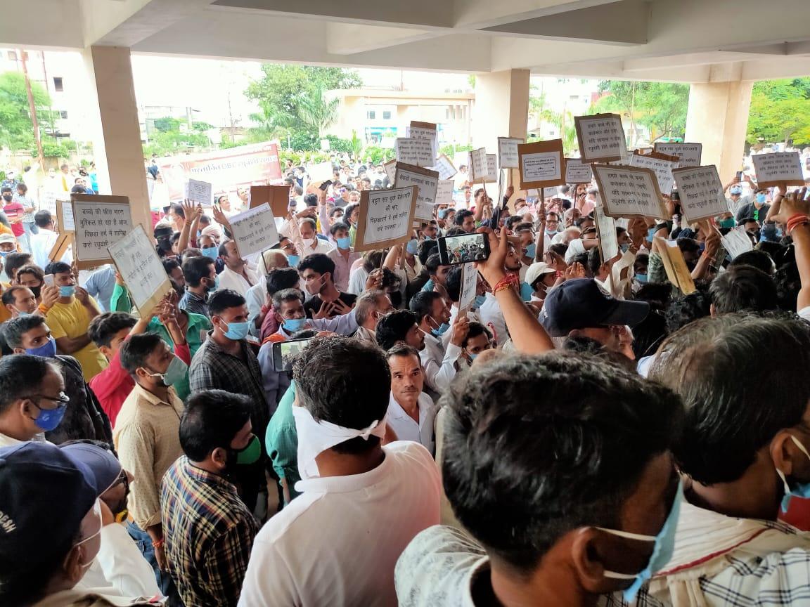 Ashoknagar : रघुवंशी समाज ने OBC में शामिल करने की मांग को लेकर सीएम शिवराज के नाम एसडीएम को सौंपा ज्ञापन