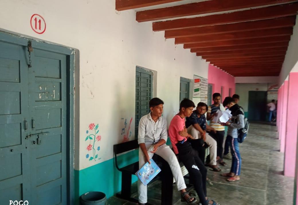 इस स्कूल में बच्चों के भविष्य से हो रहा खिलवाड़, टीचर्स और स्टाफ की मनमानी से बच्चे परेशान, जानें मामला