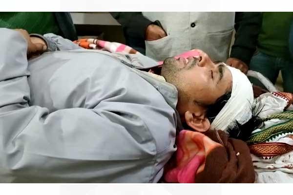 कैलारस : विद्युत विभाग के अधिकारी को दफ्तर में घुसकर मारा फरसा, वीडियो हुआ वायरल