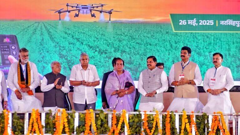 उप राष्ट्रपति जगदीप धनखड़ ने सीएम मोहन यादव को बताया मनमोहक एवं कार्यशील, बोले- मध्यप्रदेश विकास की दिशा में बड़ी छलांग लगायेगा