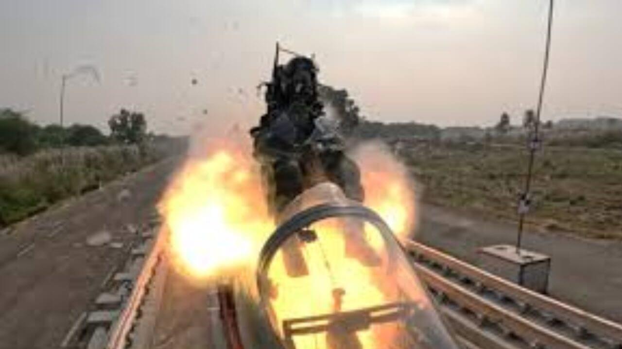 DRDO ने फाइटर जेट एस्केप सिस्टम का सफलतापूर्वक किया परीक्षण, रक्षा मंत्री ने दी बधाई, जानें कैसे करेगा ये काम