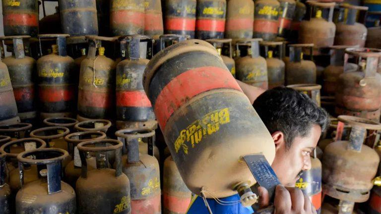 केंद्र सरकार का बड़ा फैसला, कमर्शियल LPG की आपूर्ति 70% तक बढ़ाई, दुकानदारों, उद्योगों को बड़ी राहत