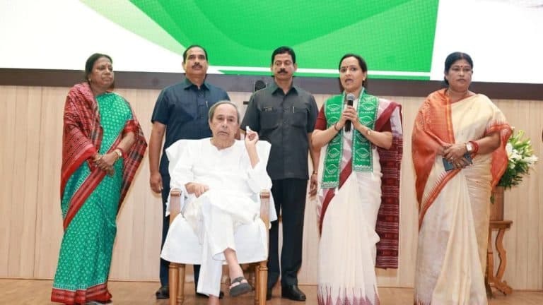कौन हैं सुजाता कार्तिकेयन? जिनके बीजेडी में शामिल होते ही राजनीतिक गलियारों में हलचल हुई तेज, जानें इनके बारे में