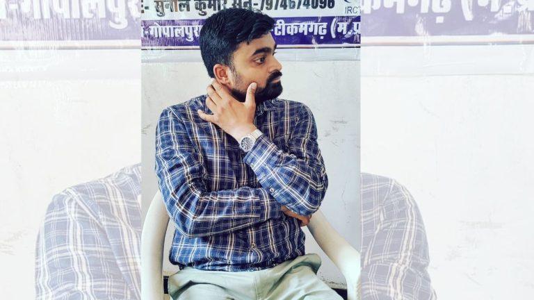 आदिवासी के कच्चे मकान को अतिक्रमण घोषित करने का भय दिखाकर मांगी रिश्वत, लोकायुक्त पुलिस ने पटवारी को रंगे हाथ पकड़ा