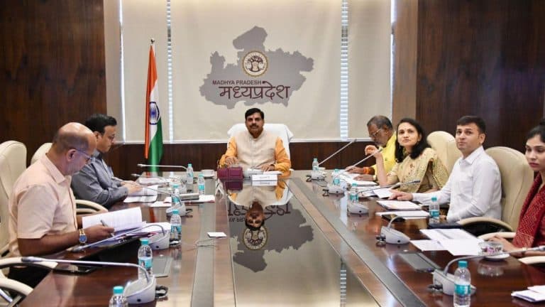 नशामुक्ति पर सीएम मोहन यादव सख्त, स्कूल-कॉलेज के पाठ्यक्रम में बदलाव के दिए निर्देश, पढ़ें खबर