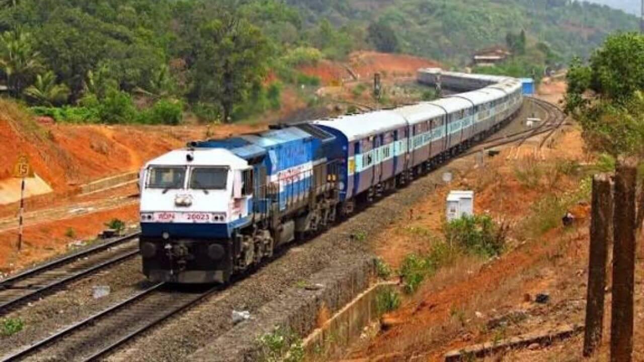 Amravati – Tirupati Train : महाराष्ट्रातून तिरुपती बालाजीला धावणार आणखी एक विशेष ट्रेन; पहा कसं असेल वेळापत्रक??