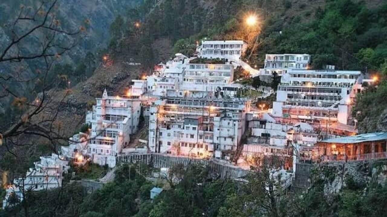 Vaishno Devi Temple : वैष्णोदेवीला जाणाऱ्या भक्तांची संख्या घटली; काय आहे यामागील कारण