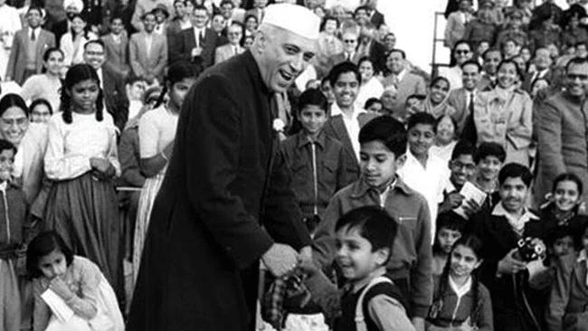 पंडित जवाहरलाल नेहरूंच्या जयंतीदिनी बालदिन का साजरा केला जातो, त्याची सुरुवात कशी झाली?