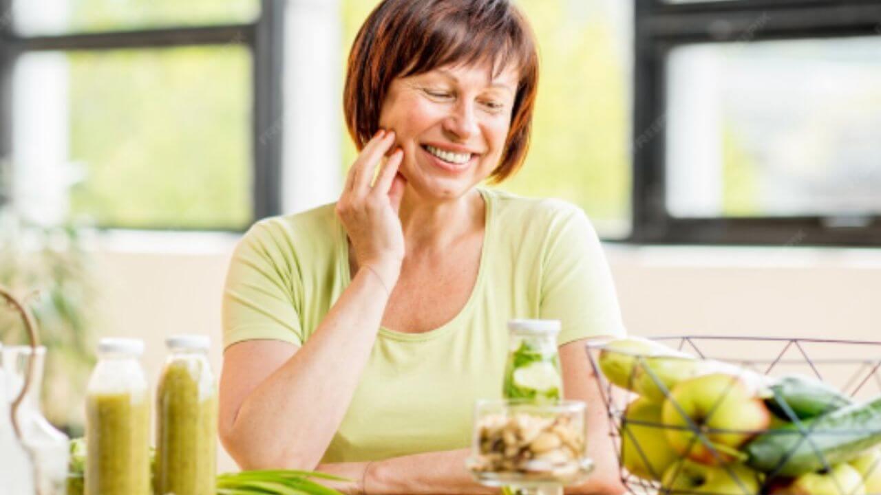 तुम्हाला लवकर म्हातारं बनवतात ‘हे’ ७ पदार्थ, आजच आहारातून करा बाहेर