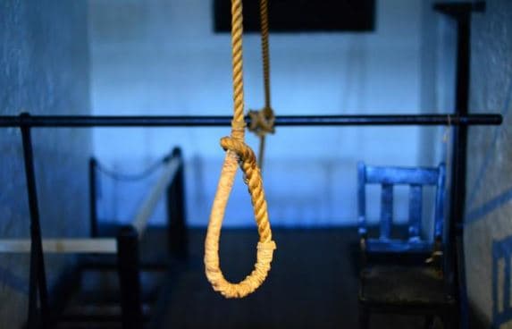 जूनियर डॉक्टर छात्रा ने हॉस्टल के कमरे में लगाई फांसी, जांच में जुटी पुलिस