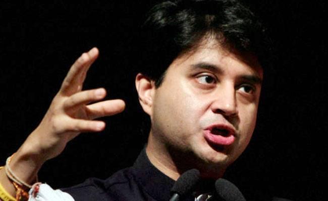 ज्योतिरादित्य सिंधिया के MP दौरे से पहले सियासी हलचल तेज, क्या है सियासी मायने?