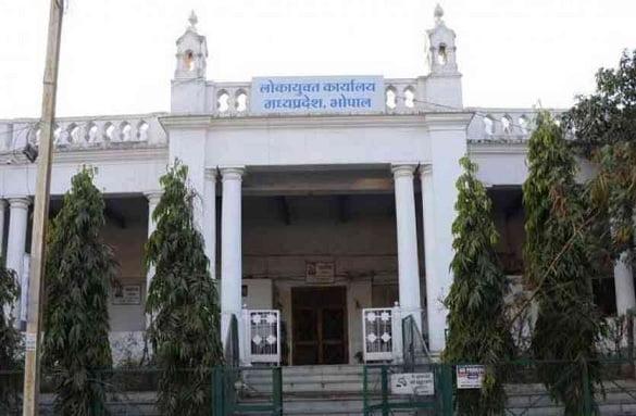 Betul News: लोकायुक्त पुलिस दल का प्राइमरी शिक्षक के घर छापा, आय से अधिक संपत्ति होने का संदेह