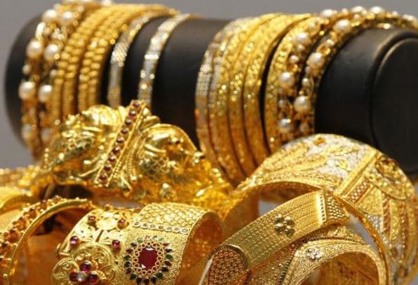 नवरात्रि आने से पहले ही गिरा सोने-चांदी का भाव, जनिए कितना सस्ता हुआ