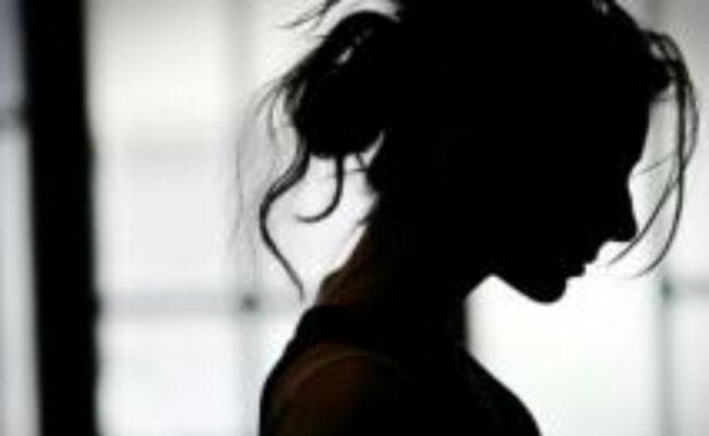 Sexual harassment : महिला IPS का आरोप, वरिष्ठ अधिकारी ने हाथ पकड़कर चूमा