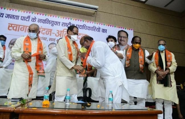 कांग्रेस को तिहरा झटका, तीन बड़े नेताओं ने छोड़ी पार्टी, भाजपा के कार्यक्रम में ली सदस्यता