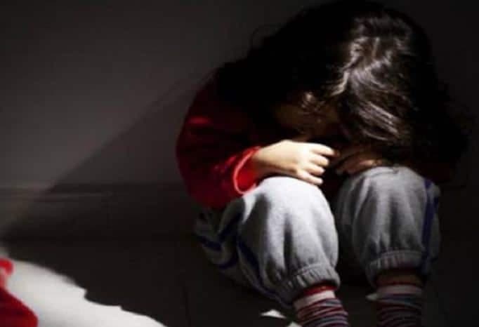 इंसानियत हुई शर्मसार: बाहर खेल रही मासूम को बनाया बंधक, दुष्कर्म का प्रयास, FIR दर्ज