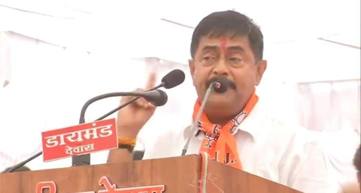 MP उपचुनाव 2020 : पूर्व मंत्री दीपक जोशी ने खुद को बताया धोनी, किसके लिए बनाएंगे रन