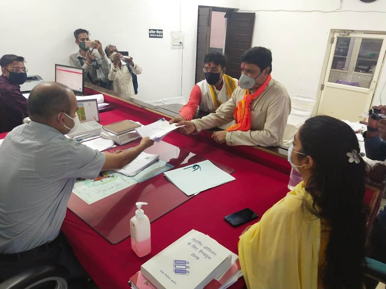 MP Byelection 2020 – बीजेपी प्रत्याशी ने शुभमुहूर्त में दाखिल किया अपना नामांकन