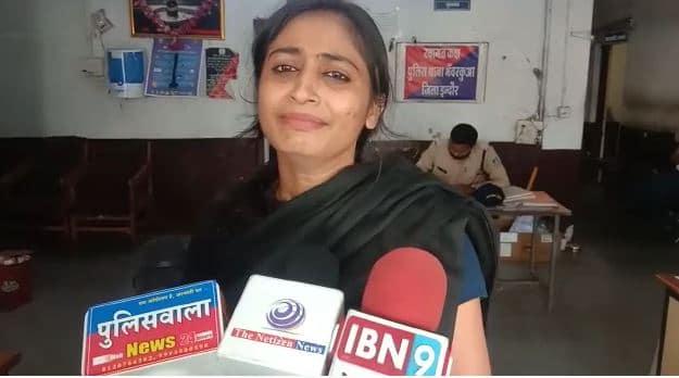 Indore – महिला ने मचाया हंगामा, पहले से शादीशुदा पति की दुकान में की तोड़फोड़