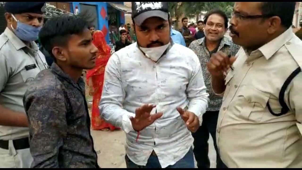 पुलिसकर्मी पर सरेआम गुण्डागर्दी का आरोप, वर्दी की धौंस दिखाकर मारपीट और एफआईआर