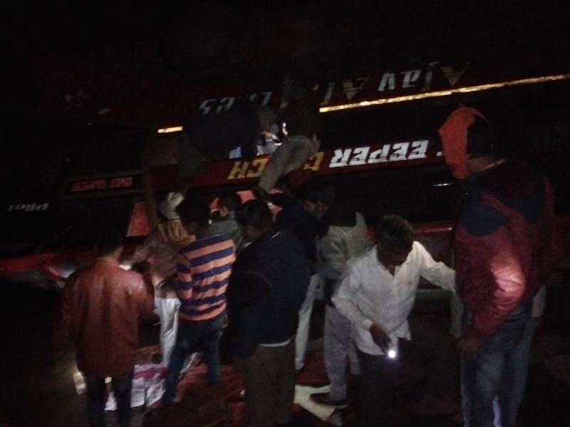 Satna Bus Accident: अनियंत्रित होकर पलटी बस, 2 की मौत, 40 से अधिक घायल