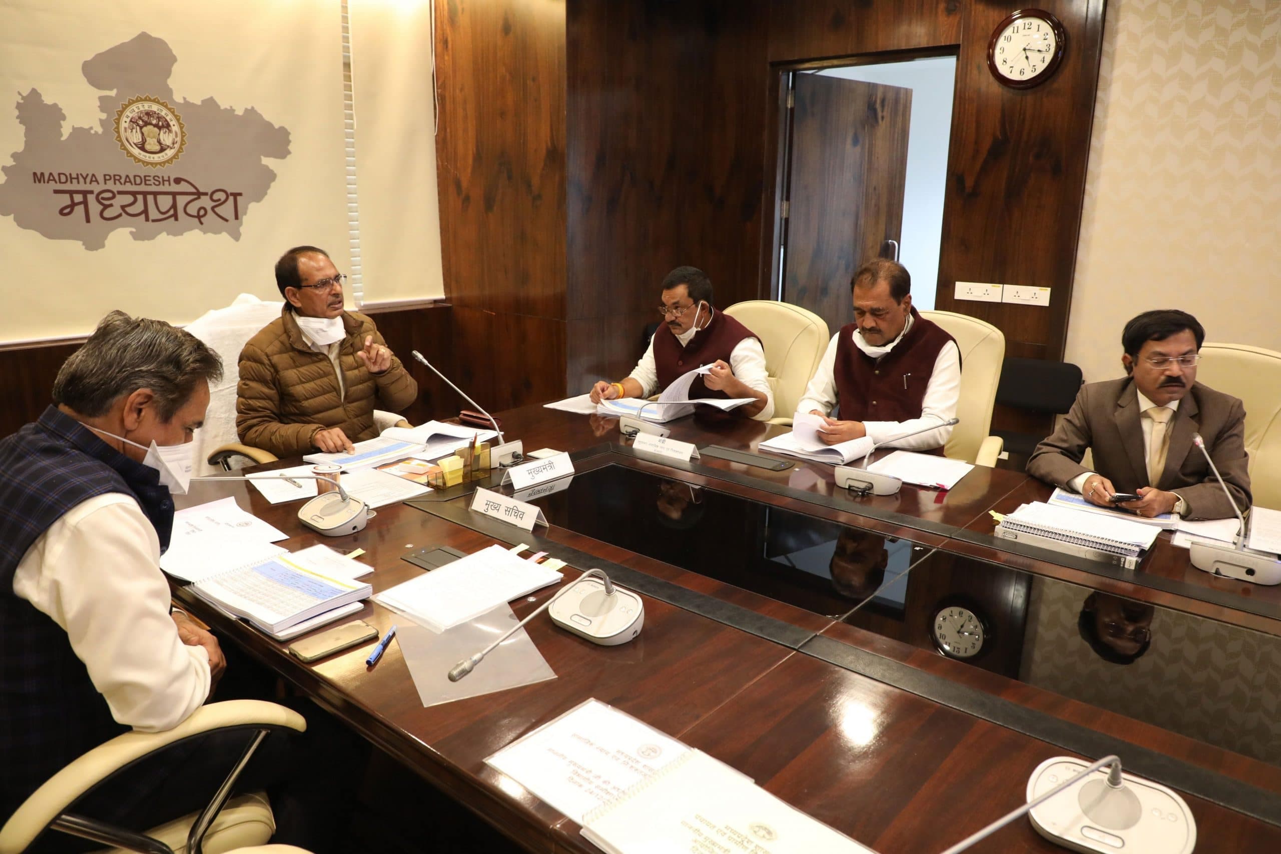 सीएम शिवराज ने की समीक्षा बैठक, अधिकारियों को दिए ये निर्देश