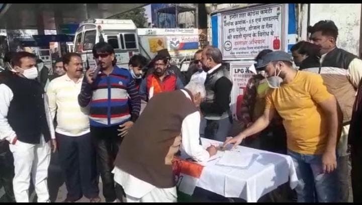 पेट्रोल और गैस मूल्यवृद्धि पर कांग्रेस का विरोध, केंद्रीय मंत्री धर्मेंद्र प्रधान पर उठाए सवाल