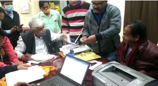 Bribe : मत्स्य विभाग का अधिकारी रिश्वत लेते रंगेहाथों गिरफ्तार, देखें वीडियो