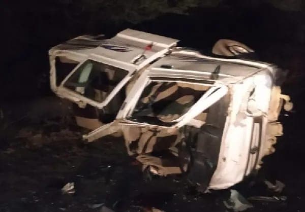 शादी से लौटते समय हादसा, मारुति वेन के परखच्चे उड़े, तीन की मौत, 4 गम्भीर