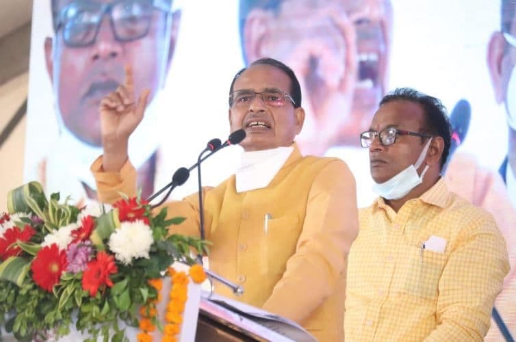 VIDEO : शिवराज सिंह चौहान की चेतावनी- मध्यप्रदेश छोड़ दो वरना जमीन में गाड़ दूंगा