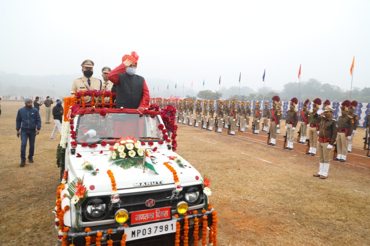 Gwalior- ऊर्जा मंत्री ने फहराया राष्ट्रध्वज, परेड की सलामी ली, पदयात्रा का एलान
