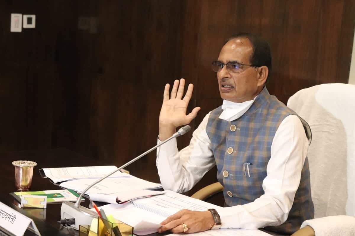 सीएम शिवराज की अधिकारियों को दो टूक- जो परफॉर्मेंस देगा, वो टिकेगा