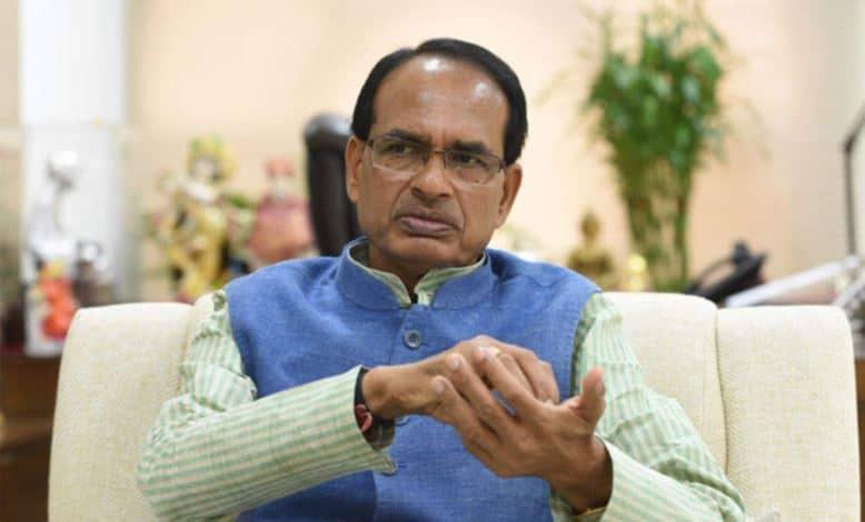 सीएम शिवराज सिंह बोले- लॉकडाउन नहीं कोरोना कर्फ्यू, सेवानिवृत्ति की अवधि बढ़ाएँ