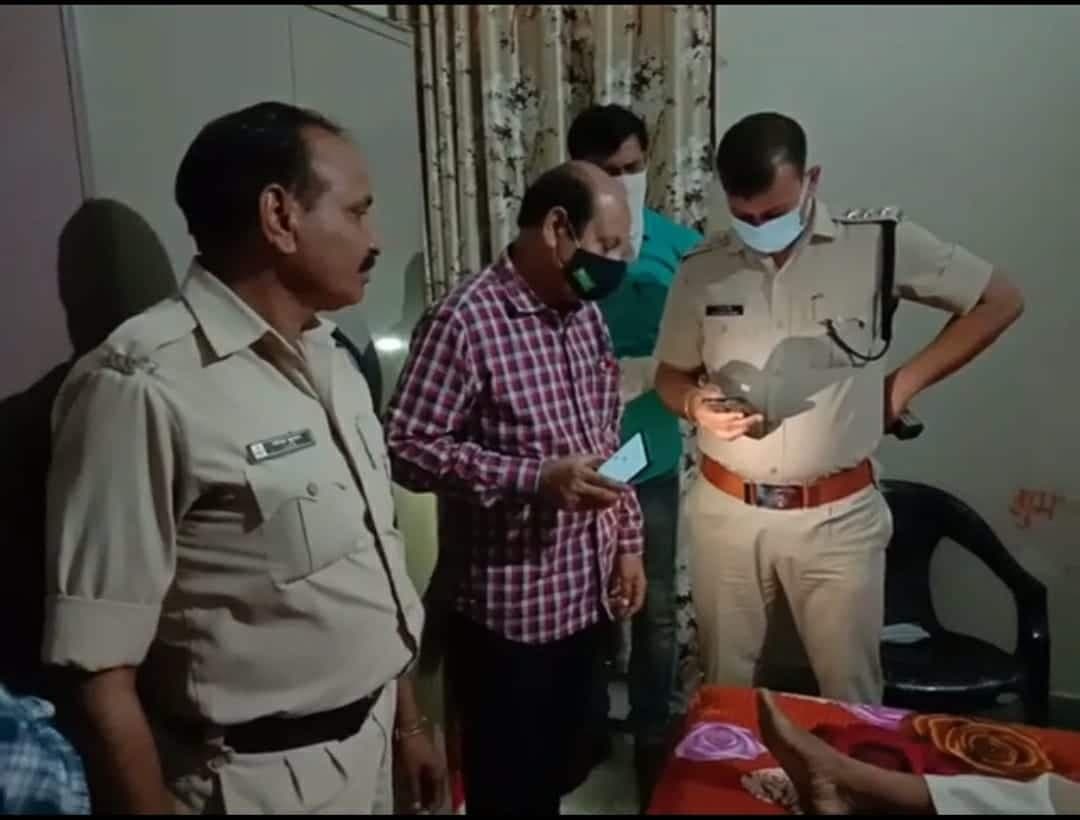 Gwalior News – रिटायर्ड अधिकारी ने अपनी ही बन्दूक से गोली मारकर की आत्महत्या