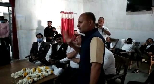 Damoh By-Election: पल पल बदल रहे सियासी समीकरण, नई पारी की तैयारी में मलैया परिवार