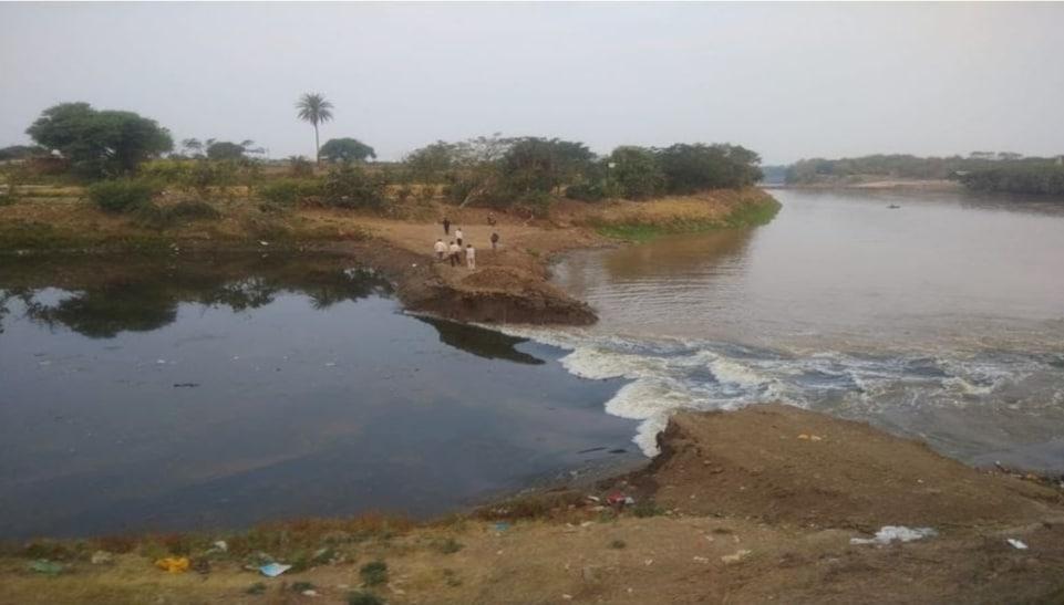 Ujjain News: स्टाॅप बांध फिर से टूटने पर शिप्रा में मिला खान नदी का गंदा पानी