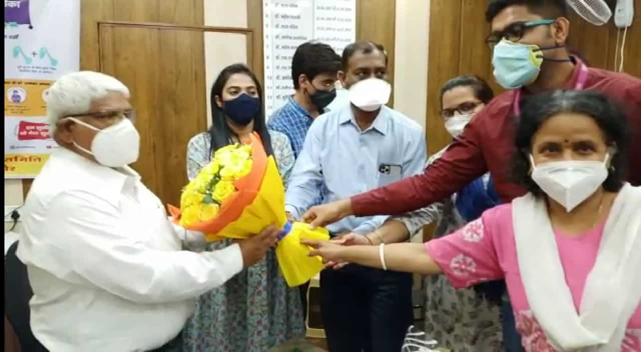 कोरोना के हॉटस्पॉट इंदौर में नए प्रभारी CMHO ने संभाला पदभार, कहा- कोविड-19 से जंग रहेगी प्राथमिकता